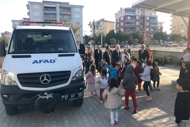‘Deprem Anı, Çök Kapan Tutun ve Tahliye Tatbikatı’