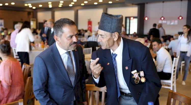 Gaziler ve Şehit aileleriyle buluştu 