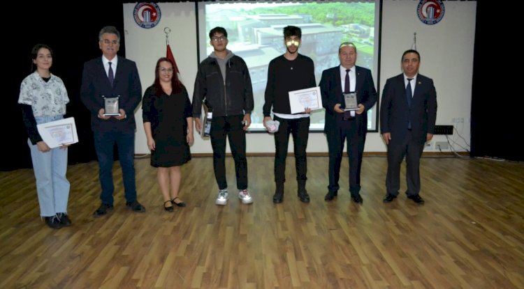 Öğrencilere ödülleri verildi (19.10.2022)