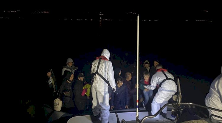 Ayvacık’ta 23 düzensiz göçmen yakalandı