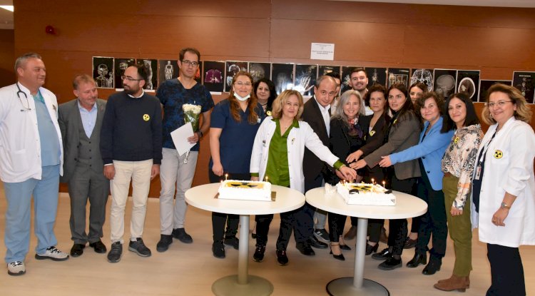 Hastanede pastalı kutlama 