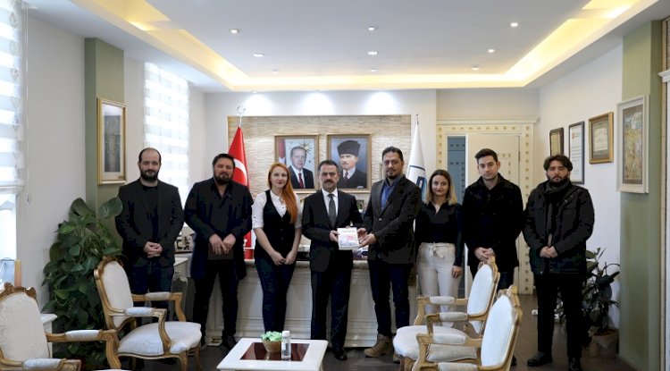 Karataş’tan Vali Aktaş’a kitap takdimi