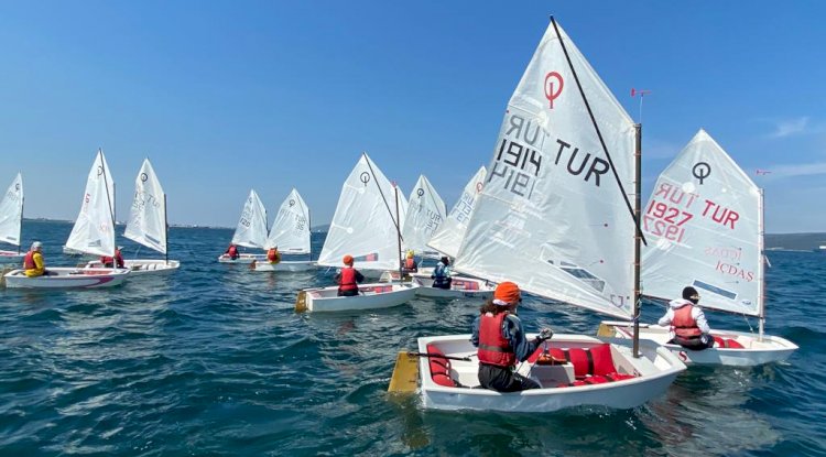Çanakkale’de Yelken Yarışları Düzenlendi