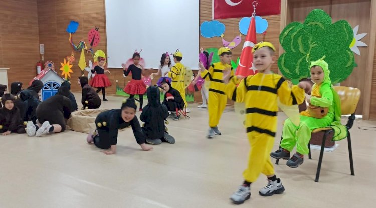 Minikler Yıl Sonu Gösterisi Yaptı