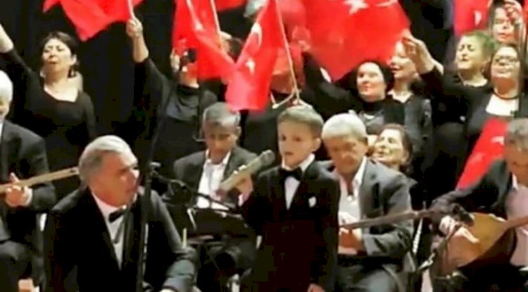 Gelibolu’da Türki Gecesi Dinleyenleri Mest Etti