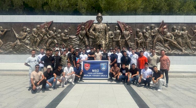 Öğrenciler Şehitlik Turunda duygu dolu anlar yaşadı