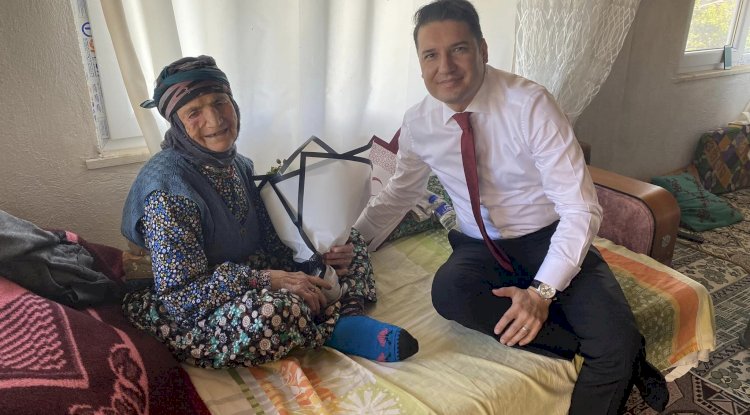 Kaymakam Göktaş, Cumhuriyet Bayramında Yaşlıları Ziyaret Etti