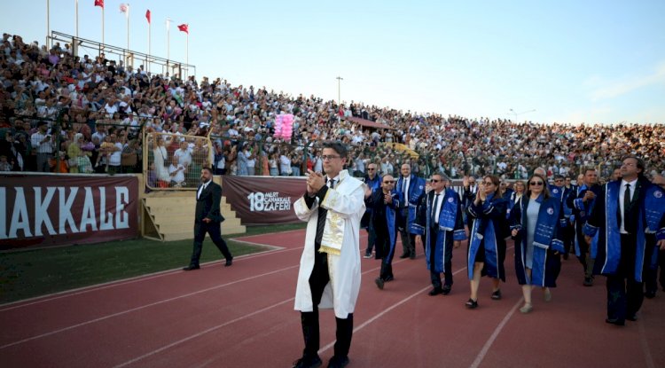ÇOMÜ’de 7500 öğrenci mezun oldu