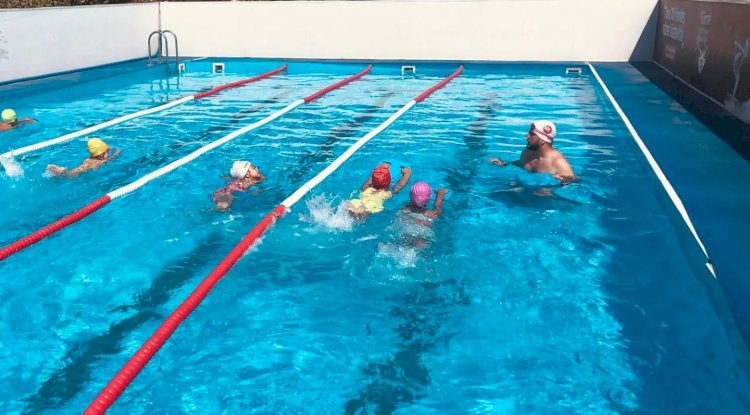 Yüzme Eğitimleri Devam Ediyor