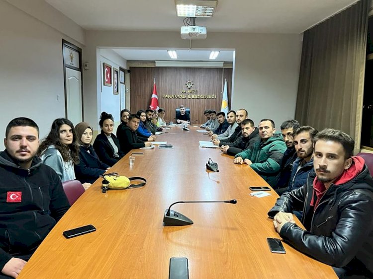 AK Partili gençler toplantıda buluştu 
