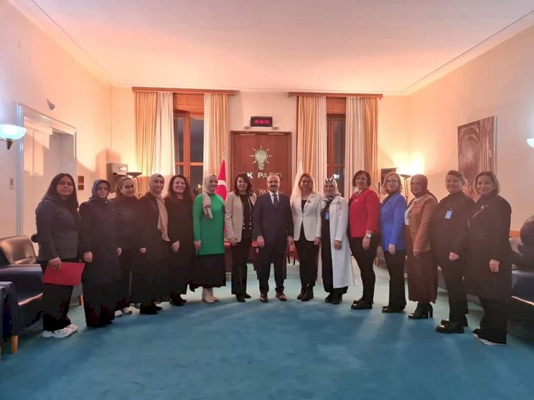 AK Partili kadınlar Gazi Meclisi’nde 