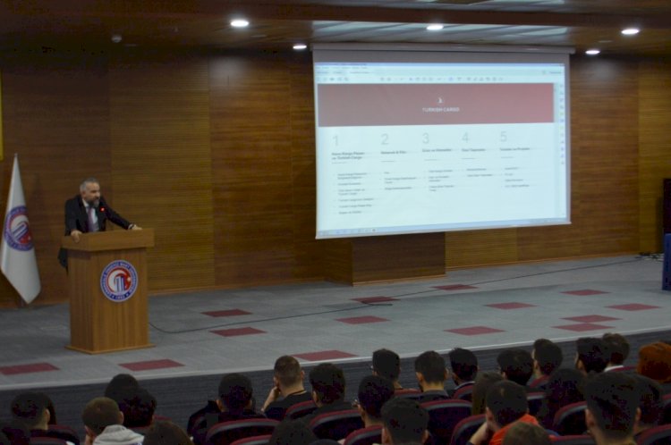 Öğrenciler konferansta buluştu