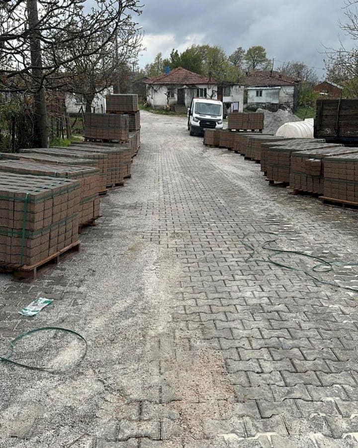 Karadoru Köyü Yollarına Taş Döşeniyor