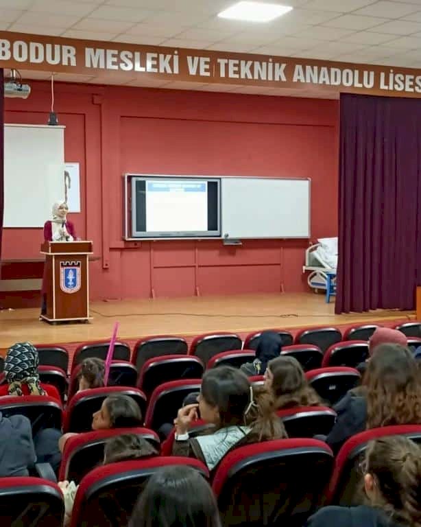 Öğrencilere Teknoloji Konulu Eğitim Verildi