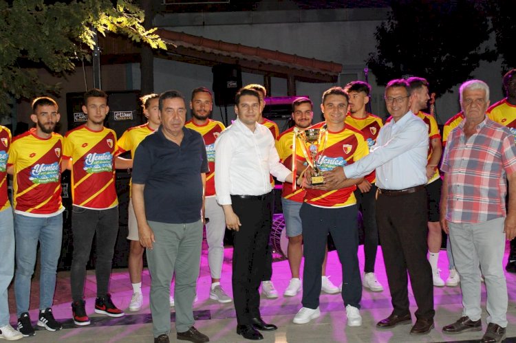 Yenicespor şampiyonluğu kutladı