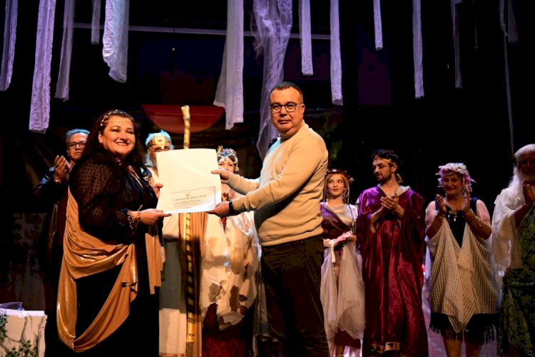 Tiyatro oyunu ilgi gördü