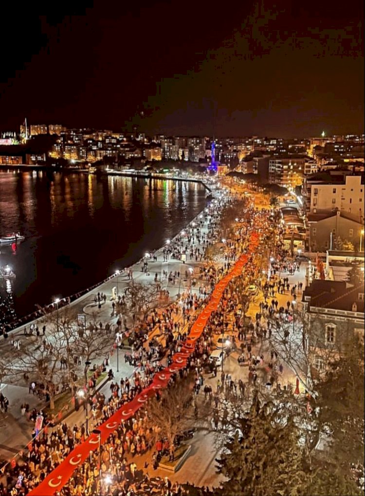 ZAFERİN 109.YIL DÖNÜMÜ FENER ALAYI İLE AYDINLANDI