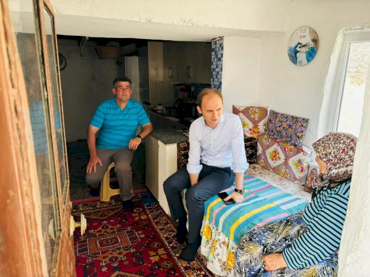 Halkın taleplerini dinliyor